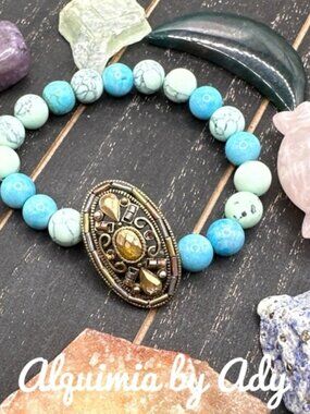 RUSTIC VINTAGE  Turquoise beaded bracelet